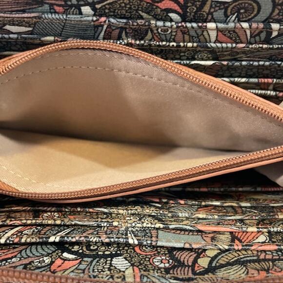 Sakroots Women's Large Siena Artist Circle Crossbody Bag. - Picture 8 of 8